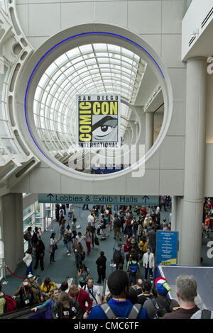 13. Juli 2012 gekleidet - San Diego, CA, USA - Fans als ihre Lieblings-Charaktere für den Jahreskongress der Comic-Con International in San Diego. (Kredit-Bild: © Daniel Knighton/ZUMAPRESS.com) Stockfoto