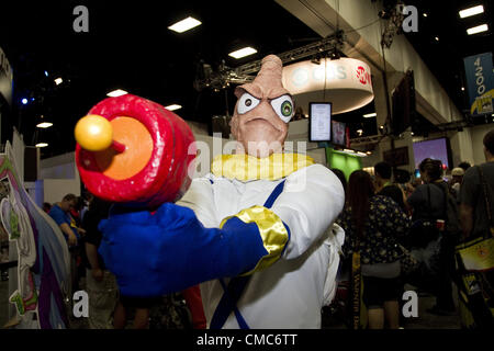 13. Juli 2012 gekleidet - San Diego, CA, USA - Fans als ihre Lieblings-Charaktere für den Jahreskongress der Comic-Con International in San Diego. (Kredit-Bild: © Daniel Knighton/ZUMAPRESS.com) Stockfoto
