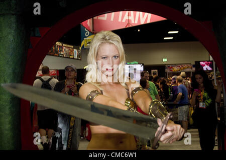 13. Juli 2012 gekleidet - San Diego, CA, USA - Fans als ihre Lieblings-Charaktere für den Jahreskongress der Comic-Con International in San Diego. (Kredit-Bild: © Daniel Knighton/ZUMAPRESS.com) Stockfoto