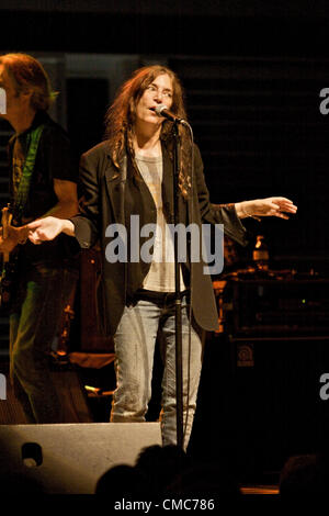 BOLOGNA, Italien - 15 JUL: Patty Smith [internationale Sängerin], für die Erinnerungen an die USTICA Opfer (berühmte Flugzeugabsturz), in Bologna, Italien am 15. Juli 2012 durchführen. Stockfoto