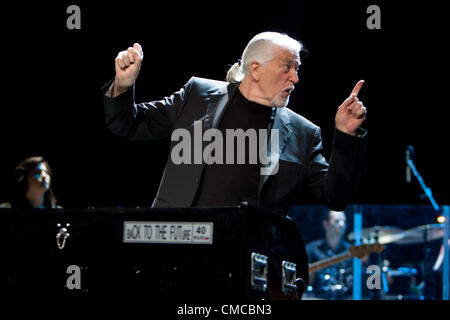 20. April 2011 - Moskau, Russland - Deep Purple Star Jon Lord hat starb im Alter von 71... Bild: April 20,2011. Moskau, Russland. Englischer Komponist und Pianist Jon Lord mit Moskauer Sinfonieorchester durchführen. (Kredit-Bild: © PhotoXpress/ZUMAPRESS.com) Stockfoto