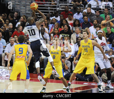 16. Juli 2012 - Washington, D.C., District Of Columbia, USA - USA, KOBE BRYANT, in Aktion gegen Brasilien, in einer Ausstellung Spiel statt im Verizon Center in Washington D.C. Die USA gewannen das Spiel 80-69. (Bild Kredit: Ricky Fitchett/ZUMAPRESS.com ©) Stockfoto