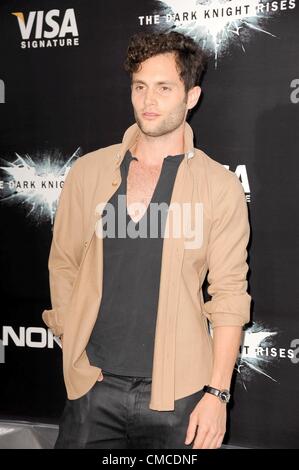 Penn Badgley im Ankunftsbereich für die DARK KNIGHT RISES Premiere, AMC Loews Lincoln Square Theater, New York, NY 16. Juli 2012. Foto von: Kristin Callahan/Everett Collection Stockfoto