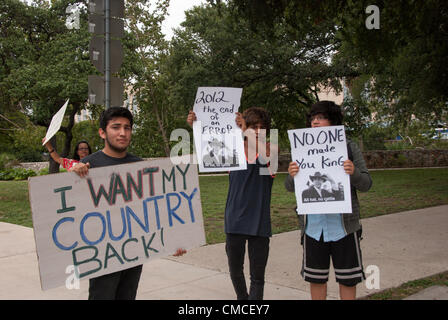 17. Juli 2012 San Antonio, Texas, USA - Menschen aus "We Are Change" protestieren vor dem Convention Center, wo Präsident Obama eine Spendenaktion Mittagessen hatte. Stockfoto