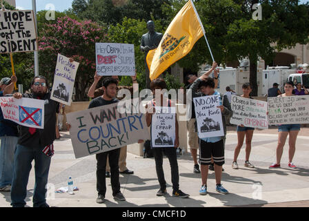 17. Juli 2012 San Antonio, Texas, USA - Menschen aus "We Are Change" protestieren vor dem Convention Center, wo Präsident Obama eine Spendenaktion Mittagessen hatte. Stockfoto