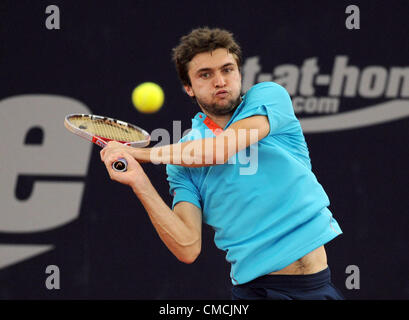 18.07.2012 Hamburg, Deutschland.  Frankreichs Gilles Simon spielt gegen Deutschlands Haas bei der ATPWorld Tour 500 Turnier am Rothenbaum in Hamburg, Deutschland, 18. Juli 2012. Stockfoto