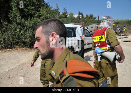 Haifa, Israel. 19. Juli 2012. Die Heimatfront Kommando und Rettung Dienstleistungen führen den größten Heimatfront Bohrer immer in Haifa statt. Die Übung soll Hunderte von Raketen auffällig der Stadt, darunter direkte Treffer auf strategischen Gebäuden zu simulieren. Der Bohrer enthält eine Übung in die militärischen und zivilen Kräfte sich mit einem Angriff mit gefährlichen Stoffen sowie Übungen, in denen die Zivilbevölkerung in geschützten Einrichtungen evakuiert ist. Kräfte werden auch einem Raketenangriff auf Haifa des Technion Universität simulieren. Stockfoto