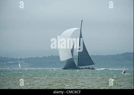 Löwenherz-Rennen in der J-Klasse-Regatta-Rennen im Solent abseits der Isle Of Wight 18.-21. Juli 2012. Yachten konfrontiert 20 Knoten Wind, Schlagregen und schlechten Sichtverhältnissen. Das letzte Rennen Round the Island am 21. Juli verwenden die ursprüngliche 1851 hundert Guinea Cup Strecke seit bekannt als Americas Cup. Stockfoto