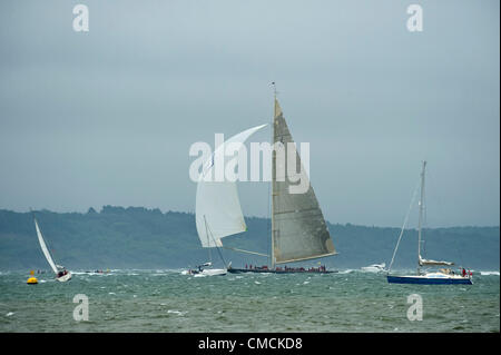 Valsheda Rennen in der J-Klasse-Regatta-Rennen im Solent abseits der Isle Of Wight 18.-21. Juli 2012. Yachten konfrontiert 20 Knoten Wind, Schlagregen und schlechten Sichtverhältnissen. Das letzte Rennen Round the Island am 21. Juli verwenden die ursprüngliche 1851 hundert Guinea Cup Strecke seit bekannt als Americas Cup. Stockfoto