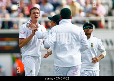 19.07.2012 London, England. Südafrikas Morne Morkel feiert das Wicket Englands Jonathan Trott während der Investec Cricket Test Länderspiel zwischen England und Südafrika, spielte auf dem Kia Oval Cricket Ground: obligatorische Kredit: Mitchell Gunn Stockfoto