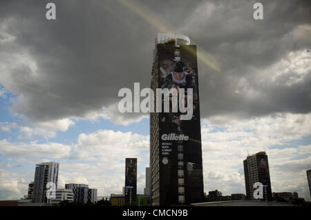 19. Juli 2012. Stratford London, UK.   Riesenposter der britischen Olympischen Radrennfahrer Chris Hoy auf einem Hochhaus in Stratford Stockfoto