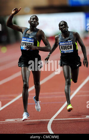 20.07.2012 Monte Carlo, Monte Carlo.  Trotz stolpern einige 50 Meter vor der Ankunft, gewinnt Conselus Kipruto Kenia 3000mt Steeplechaese Männer während des Herkules Diamond League Grand Prix in Monte Carlo Stockfoto