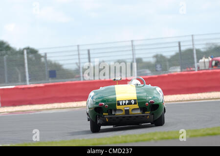 21. Juli 2012, Silverstone, Großbritannien A Autorennen rund um The Loop während der Stirling Moss Trophy vor 61 Sportwagen-Rennen in Silverstone Classic 2012 Stockfoto