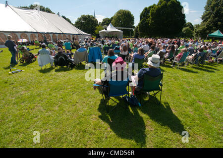 Gemeinsamen christlichen Gottesdienst am Gadebridge Park, Hemel Hempstead, Hertfordshire, England am Sonntag, 22. Juli 2012. In Hemel ist eine Woche lang-Community-Event in Hemel Hempstead. Bildnachweis: Carpe Diem / Alamy Live News Stockfoto