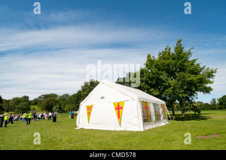 Gemeinsamen christlichen Gottesdienst am Gadebridge Park, Hemel Hempstead, Hertfordshire, England am Sonntag, 22. Juli 2012. In Hemel ist eine Woche lang-Community-Event in Hemel Hempstead. Bildnachweis: Carpe Diem / Alamy Live News Stockfoto