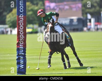 22.7.2012. Egham, Surrey, England. Die AUDI International Polo mit den Coronation Cup im Guards Polo Club, Smiths Rasen, Windsor Great Park, Egham, Surrey, England am 22. Juli 2012. Stockfoto