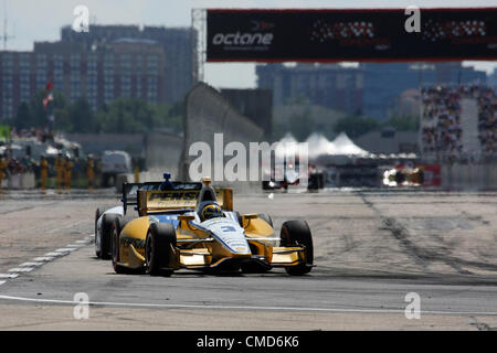 22. Juli 2012 - Team Edmonton, Alberta, Kanada - IZOD Indycar Serie Edmonton Indy, Edmonton, AB, Kanada, 20.-22. Juli 2012 HELIO CASTRONEVES, Penske. (Kredit-Bild: © Ron Bijlsma/ZUMAPRESS.com) Stockfoto