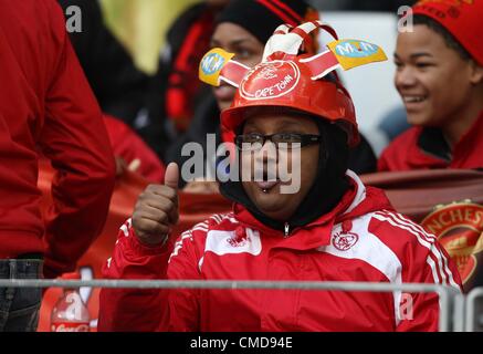 CAPE TOWN, SOUTH AFRICA - Juli 21, Fans, während das MTN Invitational Fußball Match zwischen Ajax Cape Town und Manchester United aus Kapstadt-Stadion am 21. Juli 2012 in Kapstadt, Südafrika-Foto von Luke Walker / Gallo Images Stockfoto