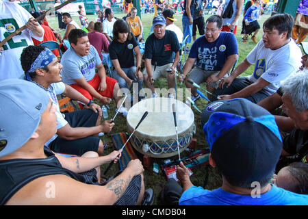 Native Americans aus rund um Nordamerika versammelt, um zu singen, tanzen und Trommeln im 39. jährlichen Lac Courte Orielles Ojibwe "Ehre die Erde" Pow Wow in der Nähe von Hayward, Wisconsin, USA--20.-22. Juli 2012 Stockfoto