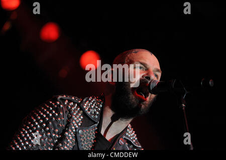 US-Punk-Band ranzig Sänger und Gitarrist Tim Armstrong führt Montag, 23. Juli 2012 in Prag, Tschechien. (CTK Foto/Katerina Sulova) Stockfoto