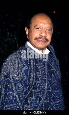24. Juli 2012 - El Paso, Texas, USA - Sherman Hemsley, am bekanntesten für das Spielen George Jefferson auf den TV-Sitcoms '' The Jeffersons'' und '' All in the Family'' und als Diakon Earnest Frye auf '' Amen,'' gestorben. Bild: 22. November 1998 - Hollywood, Kalifornien, USA - SHERMAN HELMSLEY bei einem Urlaub feiern. (Kredit-Bild: © Ed Geller/Globe Photos/ZUMAPRESS.com) Stockfoto
