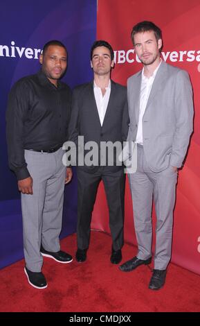 24. Juli 2012 - Hollywood, Kalifornien, USA - NBC Universal Summer Press Tour am Beverly Hilton in Beverly Hills, CA 24.07.12 2012..ANTHONY ANDERSON, JESSE BRADFORD, ZACH CREGGER(Credit Image: © Scott Kirkland/Globe Photos/ZUMAPRESS.com) Stockfoto