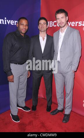 24. Juli 2012 - Hollywood, Kalifornien, USA - NBC Universal Summer Press Tour am Beverly Hilton in Beverly Hills, CA 24.07.12 2012..ANTHONY ANDERSON, JESSE BRADFORD, ZACH CREGGER(Credit Image: © James Diddick/Globe Photos/ZUMAPRESS.com) Stockfoto