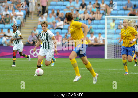 25.07.2012 Coventry, England. Janine VAN WYK (Südafrika) in Aktion während des Olympischen Fußball-Frauen vorläufige Spiel zwischen Schweden und Südafrika von City of Coventry Stadium Stockfoto