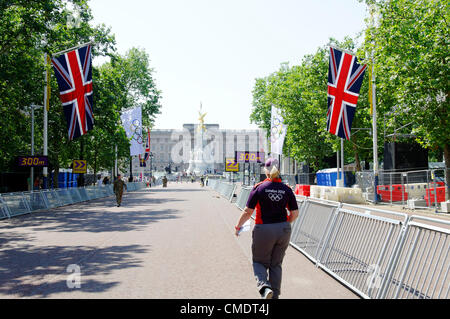 LONDON, UK, Donnerstag, 26. Juli 2012. Eines Tages vor London 2012 Olympic Games Eröffnungsfeier auf der Mall. Stockfoto