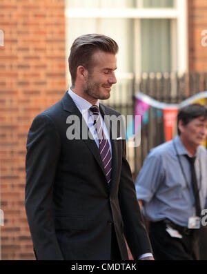 26. Juli 2012 kommt - London, Vereinigtes Königreich - David Beckham außerhalb Nummer 10 Downing Street, die hand in eine Petition im Auftrag von UNICEF. Stockfoto