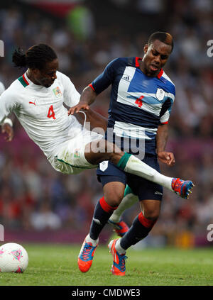 DANNY ROSE & ABDOULAYE BA Großbritannien V SENEGAL OLD TRAFFORD MANCHESTER ENGLAND 26. Juli 2012 Stockfoto