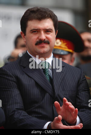 19. Mai 2009 - Minsk, Russland - verschiedene Sorurces in Belarus zu berichten, dass Präsident von Belarus Alexander Lukashenko geht um Kontrolle über des Landes wiederanpassend Ministerium stärken dadurch sicher, dass sein ältester Sohn Viktor Lukashenko (Lukaschenko) Kontrolle von Belarus des Innenministeriums übernehmen. Es wird berichtet, dass von entscheidender Bedeutung jetzt für Präsident Alexander Lukashenko als das Land Parlamentswahlen im September 2012 konfrontiert ist... im Bild: Assistent des Präsidenten von Belarus für National Security Affairs Viktor Lukashenko (C) zusammen mit den anderen Belarus militärischen Befehl Stockfoto