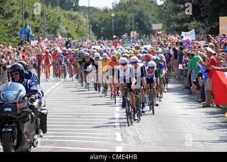 London 2012 Olympische Männer Straßenrennen. Samstag, 28. Juli 2012. Hurst Road, East Molesey, Surrey, England, United Kingdom, UK. Unter der Leitung von Bradley Wiggins und Team GB Hauptfeld. Stockfoto