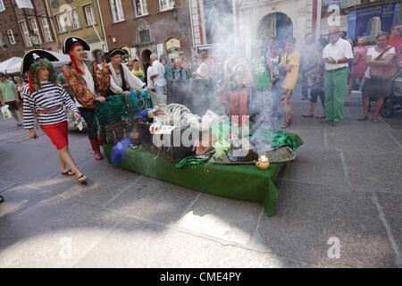 Danzig, Polen Samstag 28. Juli 2012 Parade während der 752nd St Dominic Fair Eröffnungsfeier im Stadtzentrum von Danzig. St. Dominic Messe ist die größte Open-Air-kommerzielle und kulturelle Veranstaltung in Polen Stockfoto