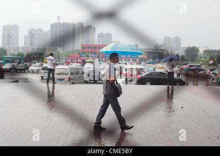 Im späten Juli 2012 erlitten in China Peking und in vielen Bereichen von den heftigen Regenfällen, wie Tianjin.Four Uhr am Nachmittag des 28. Juli, Tangshan, Hebei-Provinz, die auch von dem Gewitter gestartet. Stockfoto