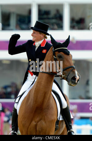 London, UK. 28. Juli 2012. Greenwich Park. Olympischen Spiele Reitsport Vielseitigkeitsreiten. Mary King GBR, derzeit 3. Platz am kaiserlichen Cavalier nach Tag 1 Dressur. Bildnachweis: Steve Arkley / Alamy Live News Stockfoto