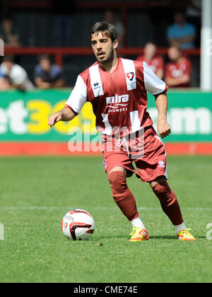 28.07.2012. Cheltenham, England. Cheltenham neue Unterzeichnung von Barnet, Sam Deering in Aktion während der Pre-Saison-Freundschaftsspiel zwischen Cheltenham und Birmingham aus der Abtei-Business-Stadion. Stockfoto