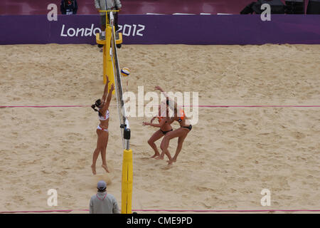 HOLLAND V Spanien WOMENS BEACH VOLLEYBALL HORSE GUARDS PARADE LONDON ENGLAND 29. Juli 2012 Stockfoto