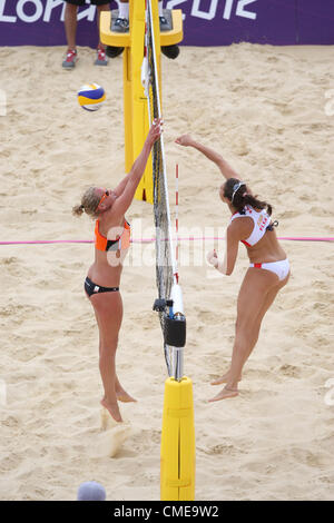 HOLLAND V Spanien WOMENS BEACH VOLLEYBALL HORSE GUARDS PARADE LONDON ENGLAND 29. Juli 2012 Stockfoto