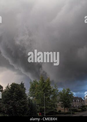Watford, UK. 29. Juli 2012. Sturm Wolken über Watford, Hertfordshire, UK. Stockfoto