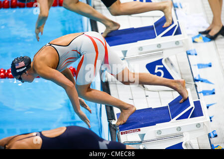 Rebecca Soni (USA) die Frauen 100 Meter Brustschwimmen Halbfinale der Olympischen Sommerspiele 2012, London, England ab. Stockfoto