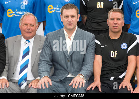 30. Juli 2012. Peterborough United Fototermin links nach rechts Barry Fry Direktor des Fußballs Darragh McAnthony Besitzer und Darren Ferguson Manager Stockfoto