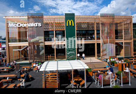 Sponsoring durch Unternehmen, sagte branding und Einzelhandel in der London 2012 Olympische Park - diese temporäre McDonald weltweit größte sein Stockfoto
