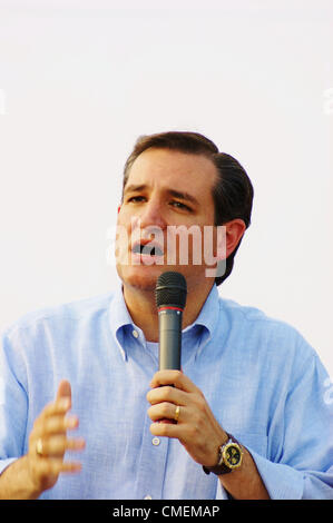 Kandidat Ted Cruz spricht zu einer Masse von etwa 1000 Anhänger bei einer Kampagne Veranstaltung im Town Creek Park in the Woodlands, Texas am 07/27/2012.Mr.Cruz läuft gegen Gouverneur von Texas Lt. David Dewhurst für einen US-Senat Sitz von Kay Bailey Hutchison geräumt. Stockfoto