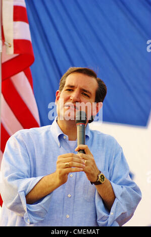 Kandidat Ted Cruz spricht eine Schar von etwa 600 Anhängern bei einer Kampagne Veranstaltung im Town Creek Park in the Woodlands, Texas am 07/27/2012.Mr.Cruz läuft gegen Gouverneur von Texas Lt. David Dewhurst für einen US-Senat Sitz von Kay Bailey Hutchison geräumt. Stockfoto