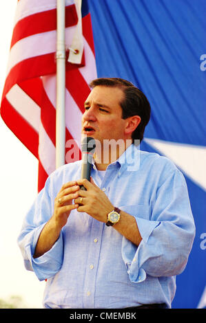 Kandidat Ted Cruz spricht eine Schar von etwa 600 Anhängern bei einer Kampagne Veranstaltung im Town Creek Park in the Woodlands, Texas am 07/27/2012.Mr.Cruz läuft gegen Gouverneur von Texas Lt. David Dewhurst für einen US-Senat Sitz von Kay Bailey Hutchison geräumt. Stockfoto