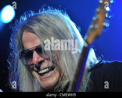 US-amerikanischer Rock-Gitarrist Steve Morse führt live auf dem G3 2012 Europa Tour Konzert in Prag, Tschechien am 31. Juli 2012. (CTK Foto/Michal Dolezal) Stockfoto