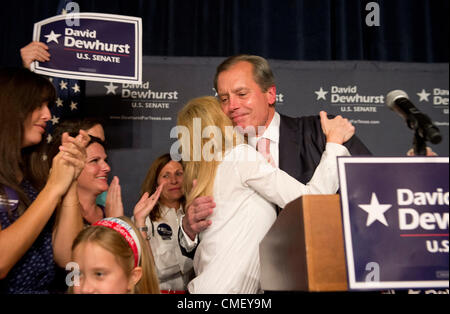 US-Senat Kandidat David Dewhurst nimmt das Podium, ein bitter umkämpften Texas Republican Rennen mit Ted Cruz ausgehende Senator Kay Bailey Hutchison ersetzen zuzugestehen. Dewhurst lange Texas Lt. Governor ist und bleibt in diesem Beitrag. Stockfoto