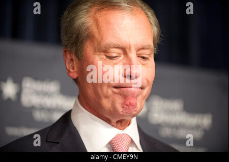 US-Senat Kandidat David Dewhurst nimmt das Podium, ein bitter umkämpften Texas Republican Rennen mit Ted Cruz ausgehende Senator Kay Bailey Hutchison ersetzen zuzugestehen. Dewhurst lange Texas Lt. Governor ist und bleibt in diesem Beitrag. Stockfoto