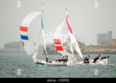 Weymouth, Großbritannien. 31. Juli 2012. Olympischen Spiele 2012 in London, Segeln von Weymouth. Damen match Racing. Dänemark und den Niederlanden racing Abwind. Womens Elliott 6m Stockfoto